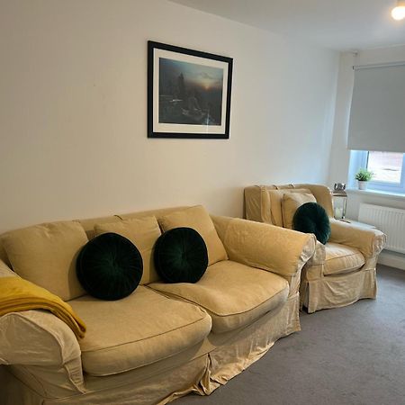 Village House St Mellons - Close To A48 And M4 كارديف المظهر الخارجي الصورة