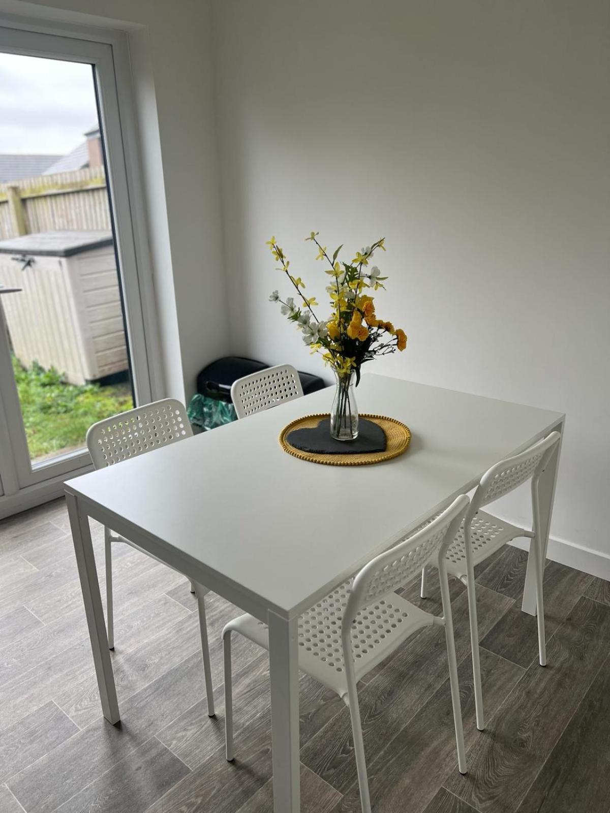 Village House St Mellons - Close To A48 And M4 كارديف المظهر الخارجي الصورة